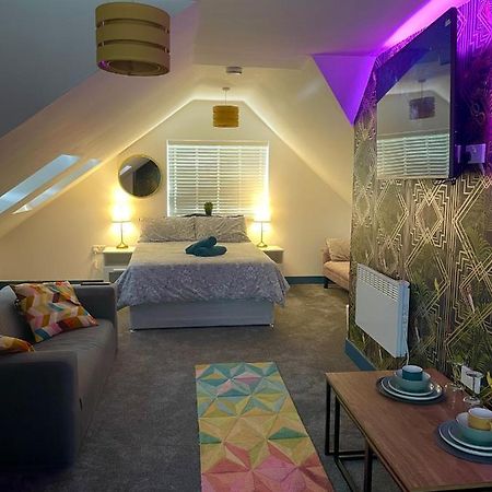 Vibrant & Modern Studio Apartment In Birmingham Eksteriør billede